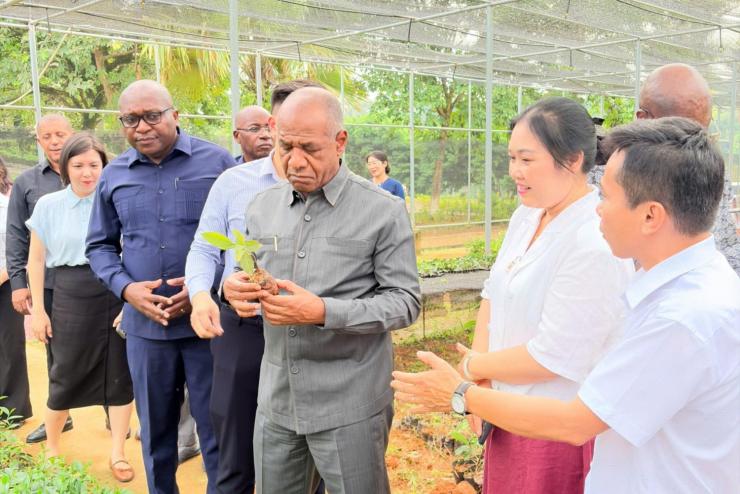 ĐOÀN ĐẠI BIỂU BỘ NÔNG NGHIỆP VÀ LÂM NGHIỆP NƯỚC CỘNG HOÀ ANGOLA THĂM VÀ LÀM VIỆC TẠI VIỆN KHOA HỌC KỸ THUẬT NÔNG LÂM NGHIỆP MIỀN NÚI PHÍA BẮC