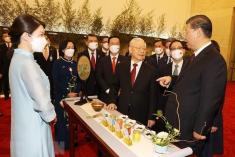 Tổng Bí thư, Chủ tịch Tập Cận Bình mời trà Tổng Bí thư Nguyễn Phú Trọng: Đại hồng bào và tấm lòng nồng hậu
